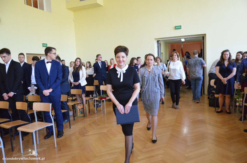 Maturzyści z LMK odebrali świadectwa