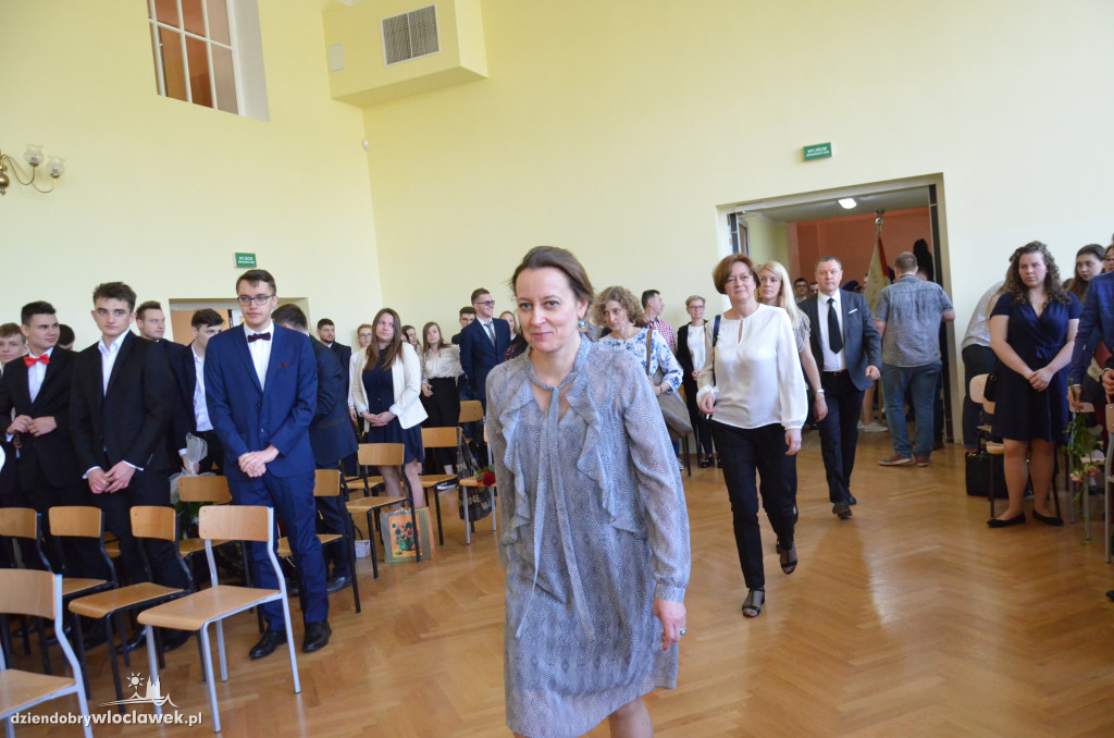 Maturzyści z LMK odebrali świadectwa