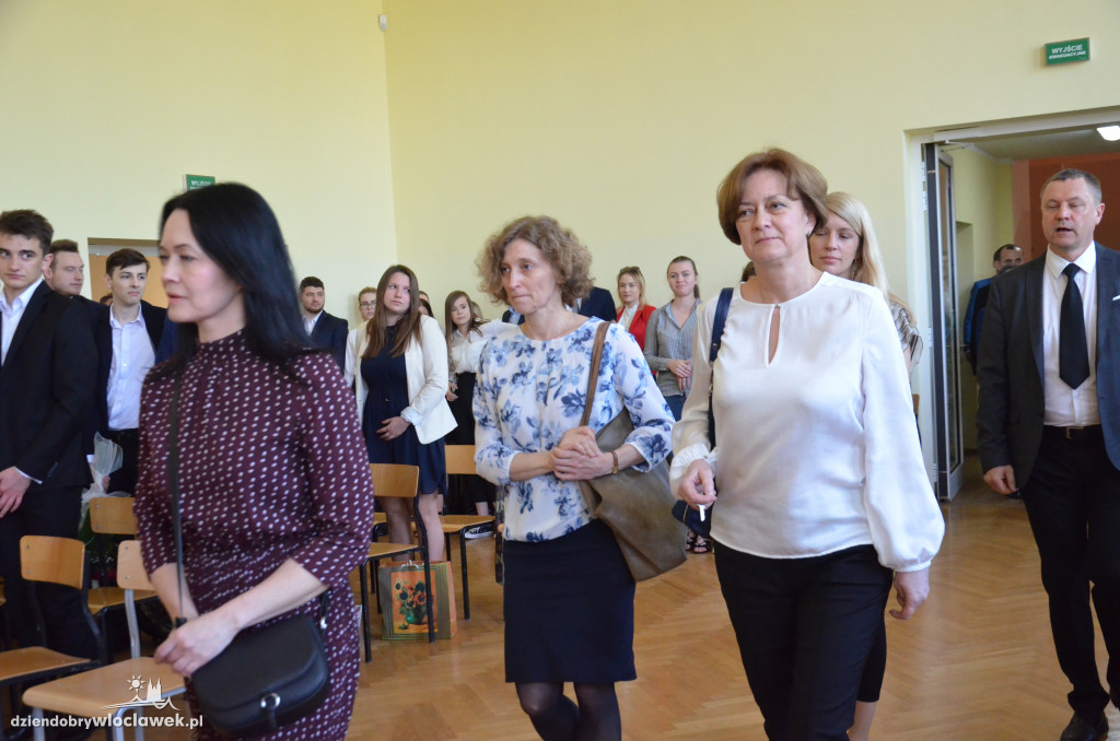 Maturzyści z LMK odebrali świadectwa