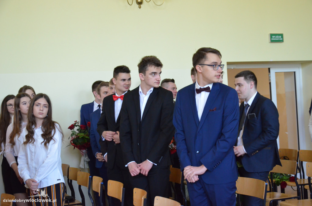 Maturzyści z LMK odebrali świadectwa