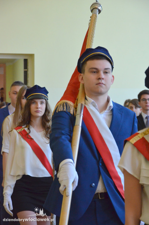Maturzyści z LMK odebrali świadectwa