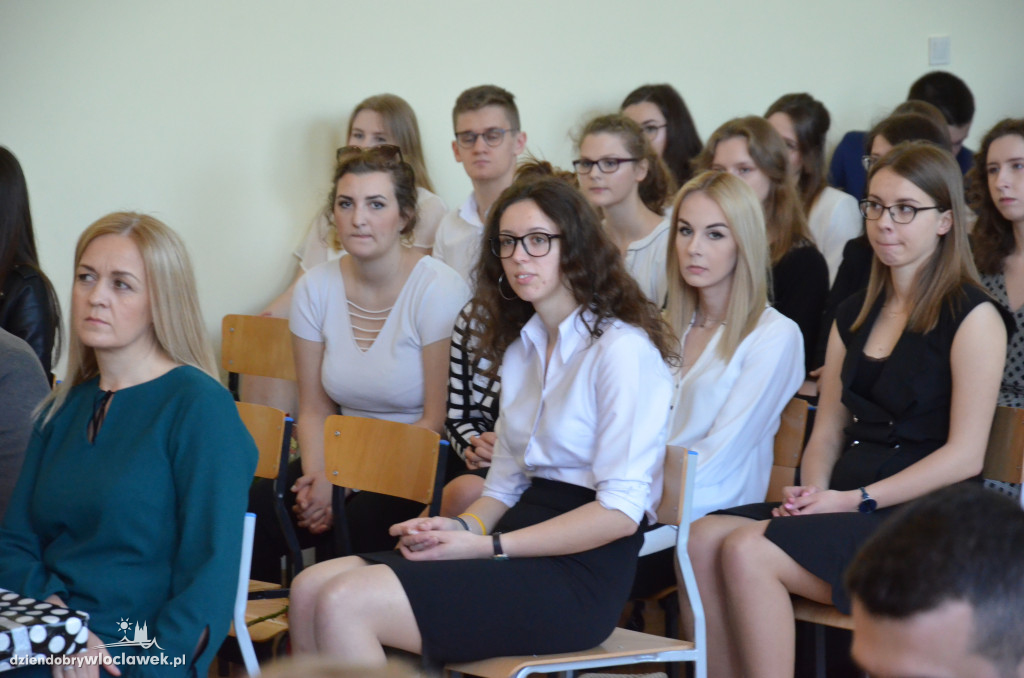 Maturzyści z LMK odebrali świadectwa