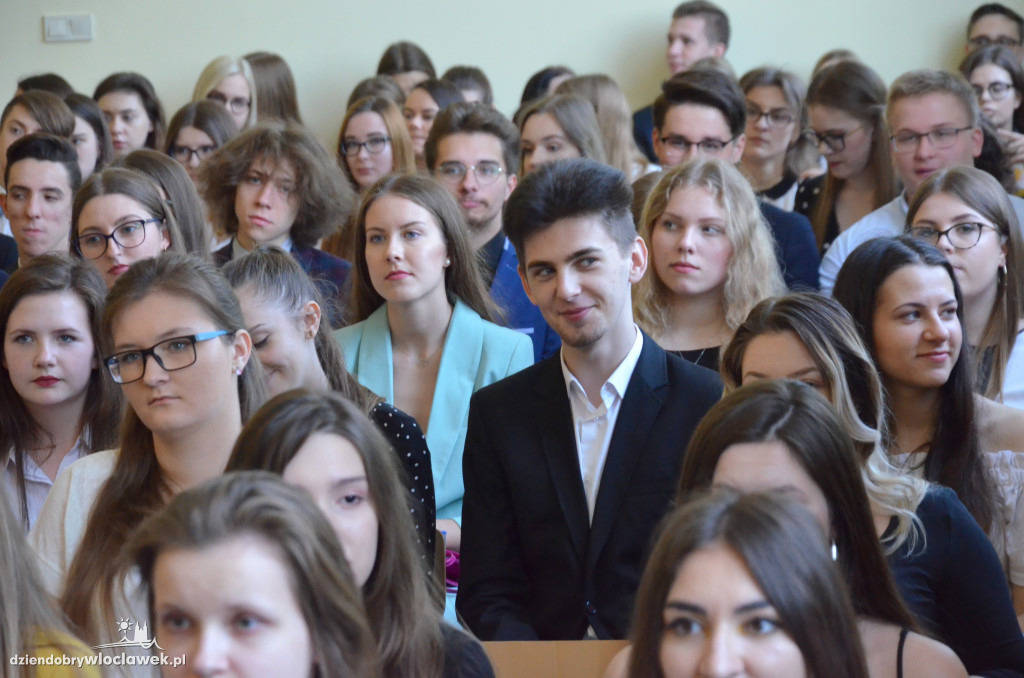 Maturzyści z LMK odebrali świadectwa