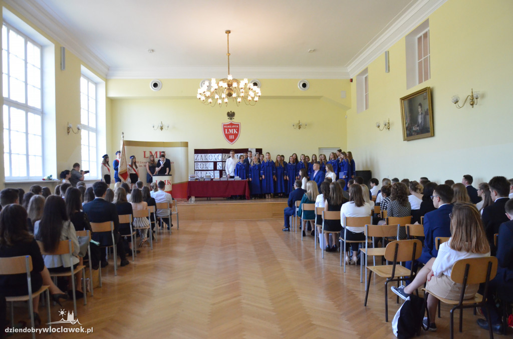 Maturzyści z LMK odebrali świadectwa