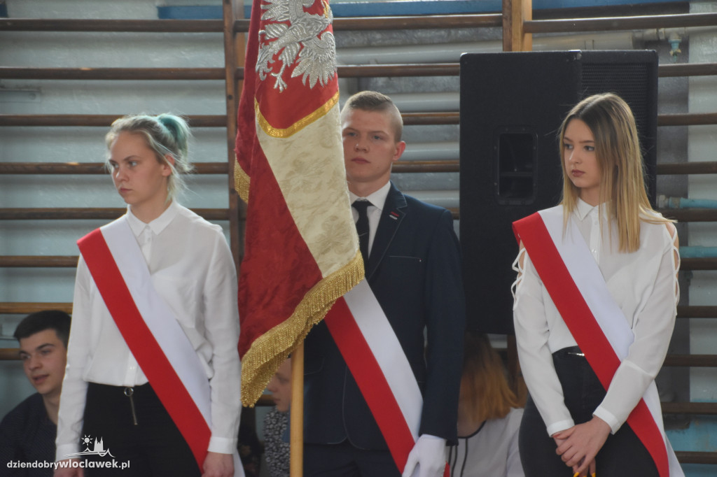 Ekonomik rozdał świadectwa