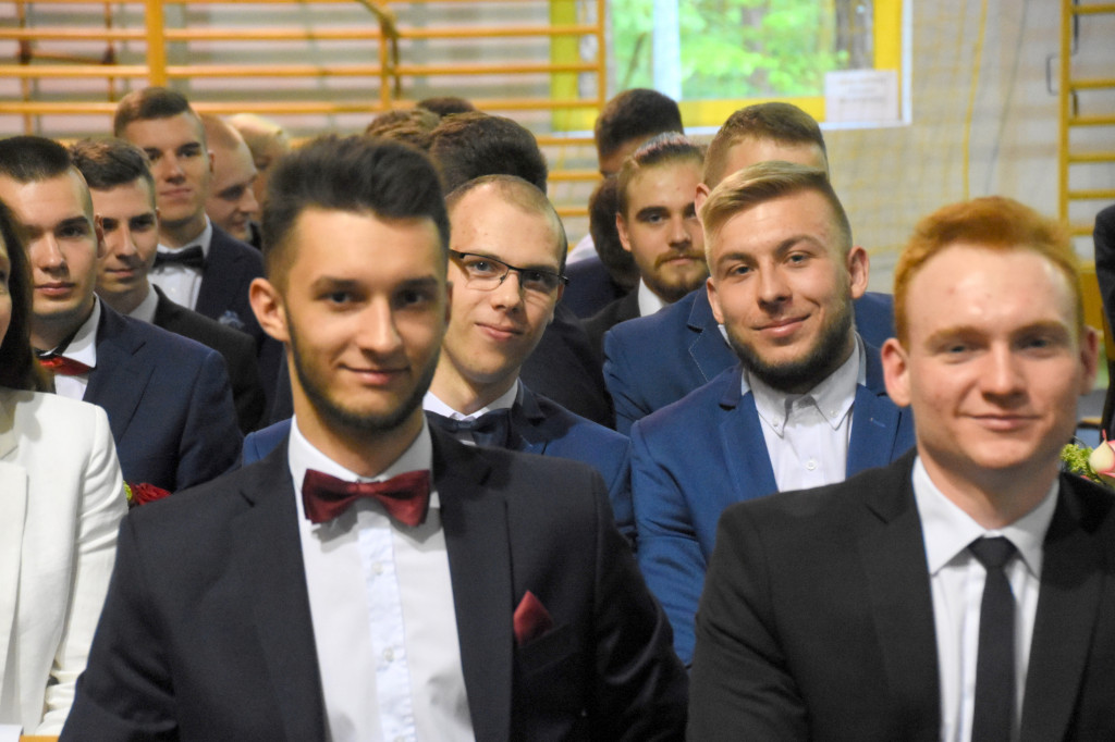 Absolwenci ZSS odebrali świadectwa