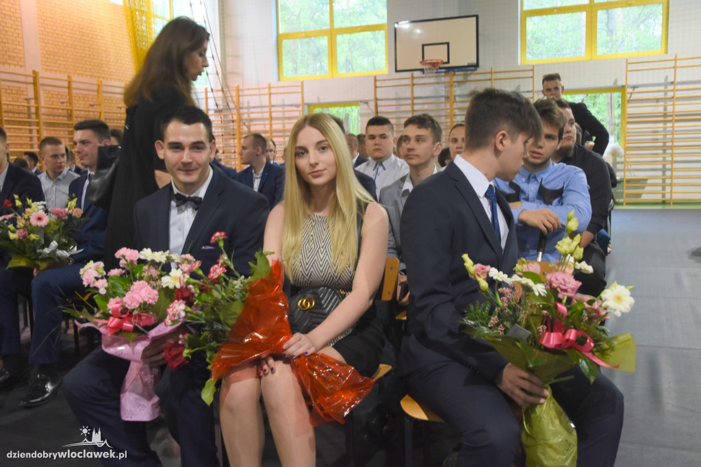Absolwenci ZSS odebrali świadectwa