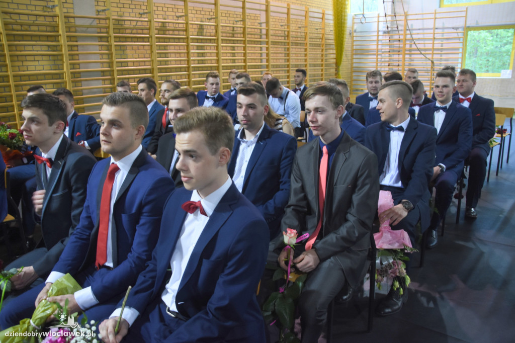 Absolwenci ZSS odebrali świadectwa
