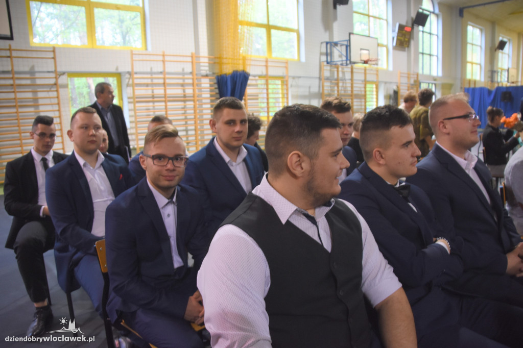 Absolwenci ZSS odebrali świadectwa