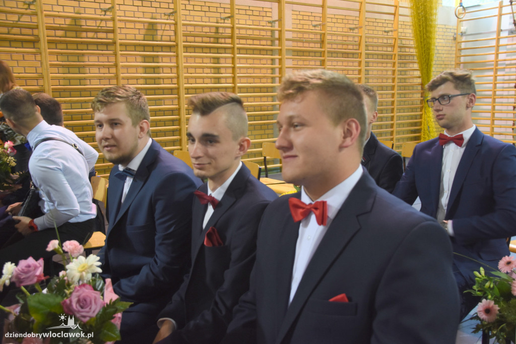 Absolwenci ZSS odebrali świadectwa