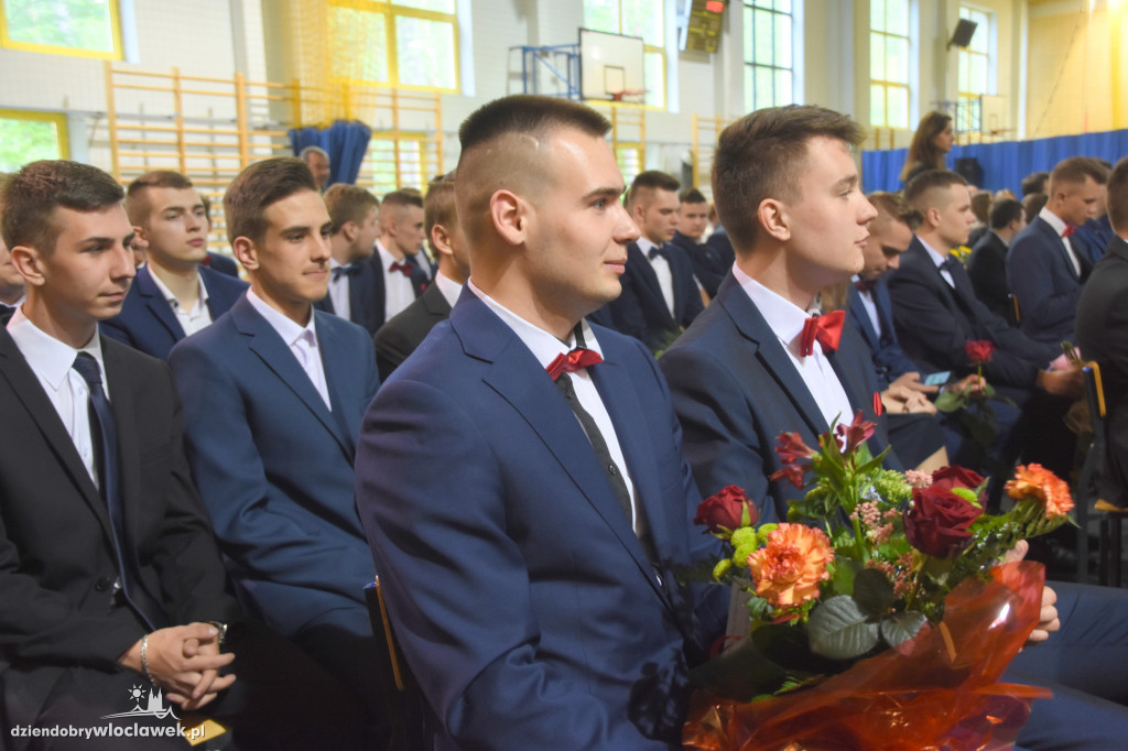 Absolwenci ZSS odebrali świadectwa