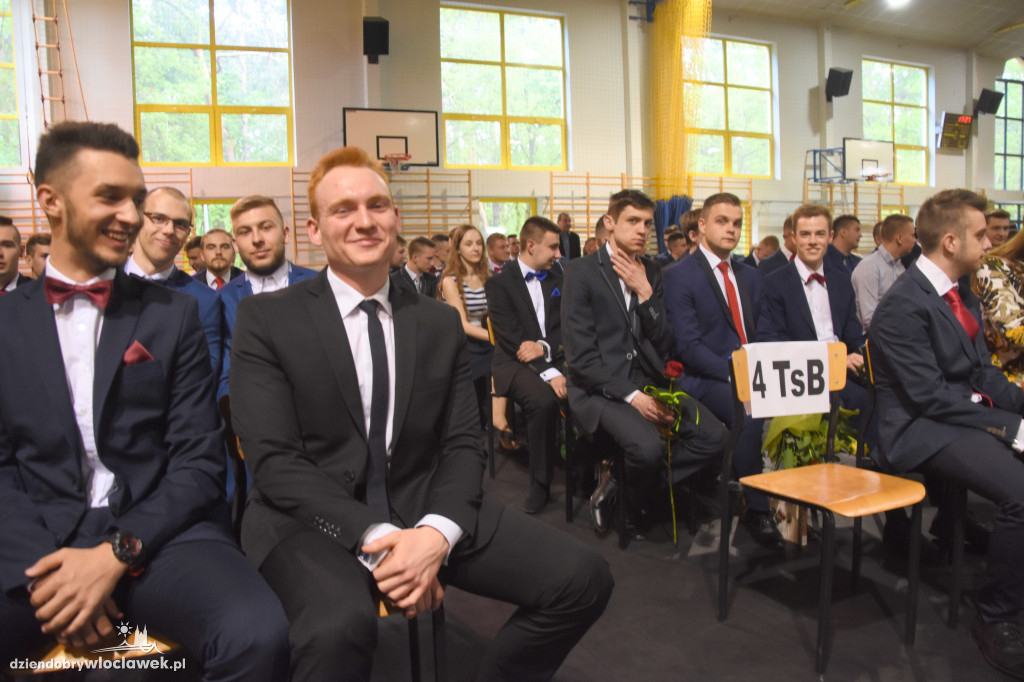 Absolwenci ZSS odebrali świadectwa