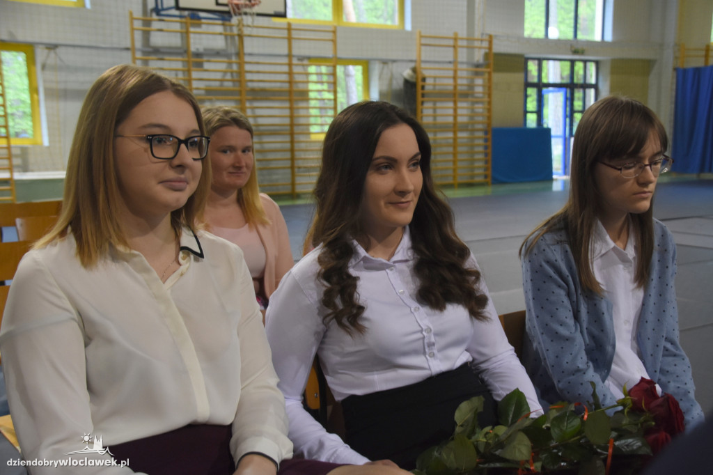 Absolwenci ZSS odebrali świadectwa