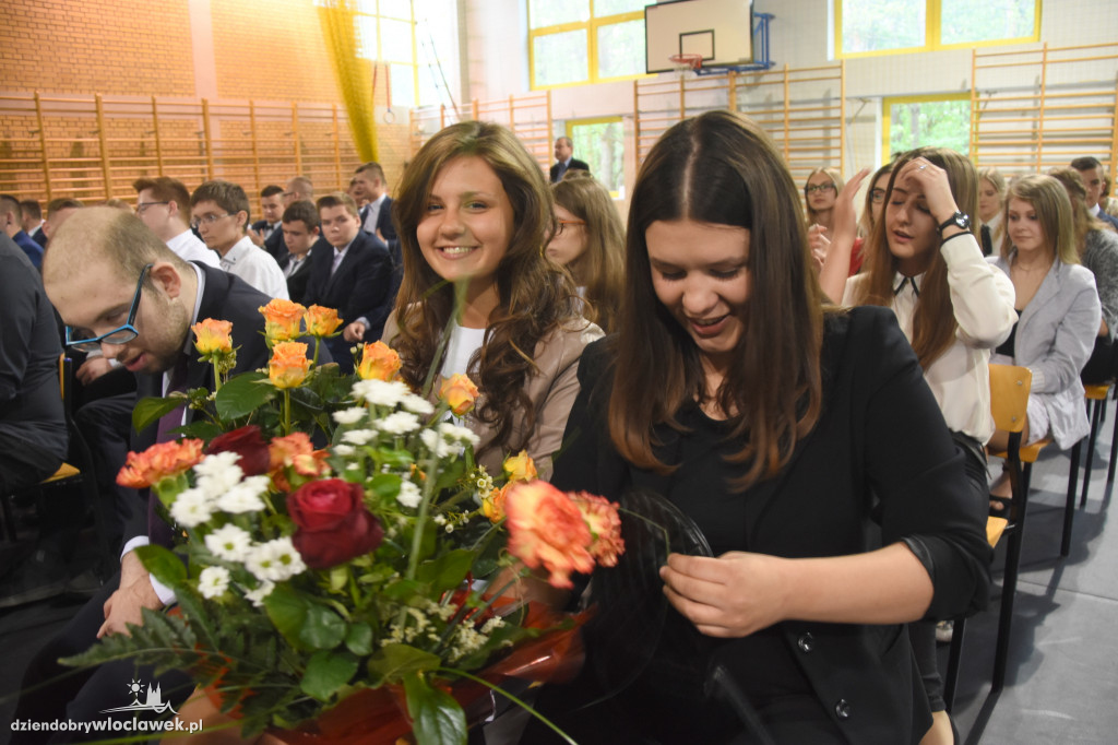Absolwenci ZSS odebrali świadectwa