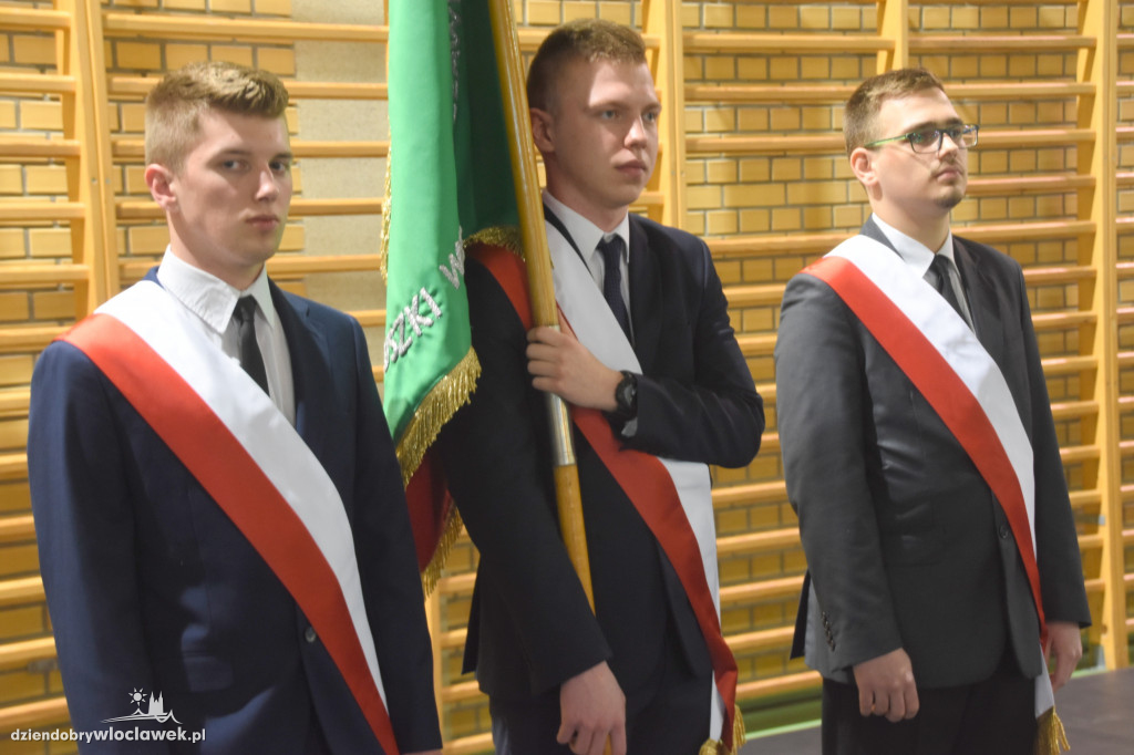 Absolwenci ZSS odebrali świadectwa