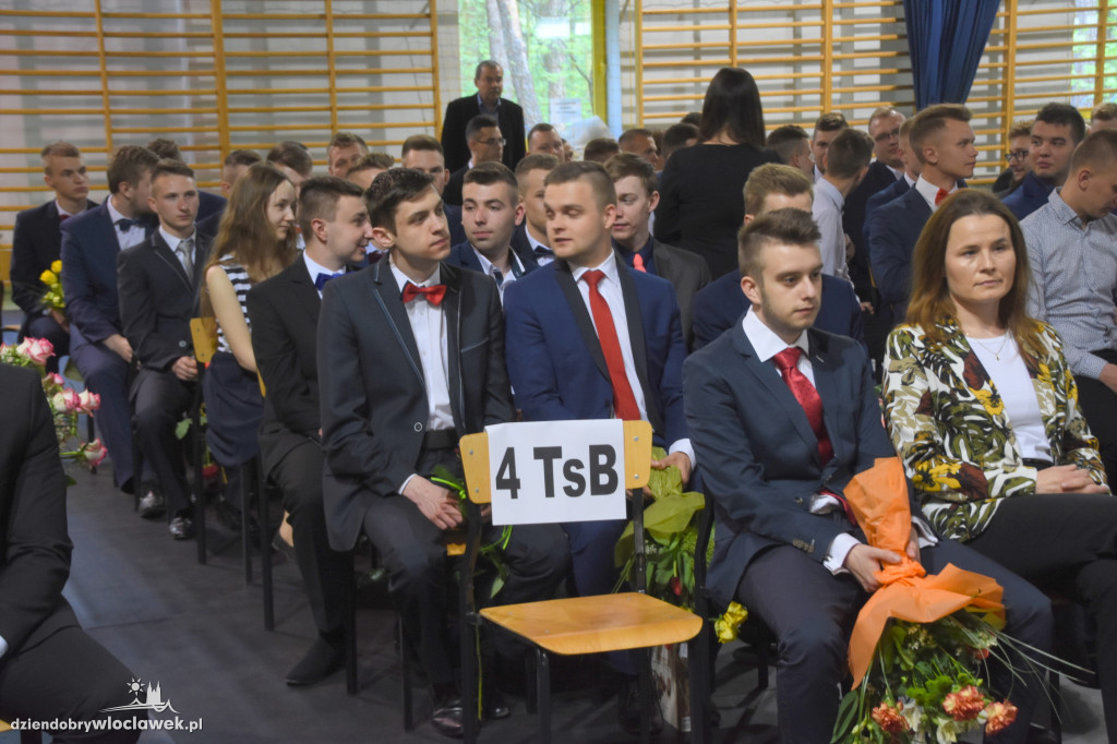 Absolwenci ZSS odebrali świadectwa