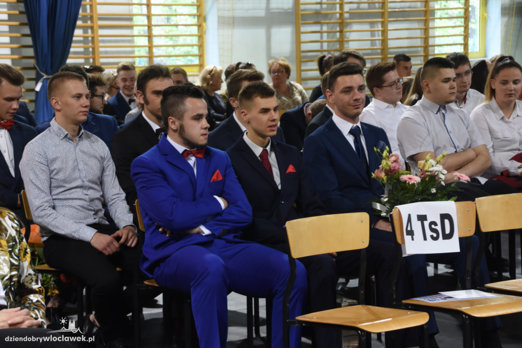 Absolwenci ZSS odebrali świadectwa