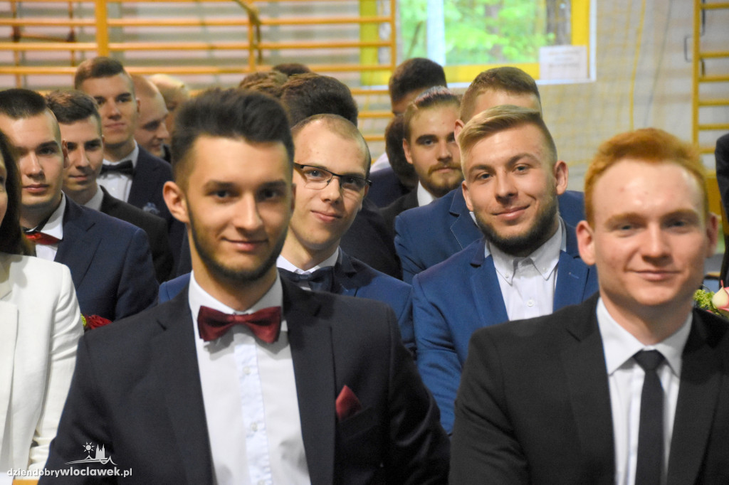 Absolwenci ZSS odebrali świadectwa