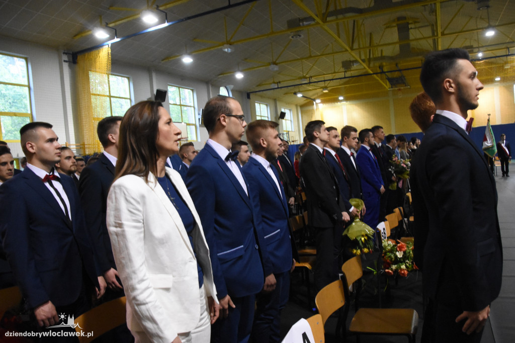 Absolwenci ZSS odebrali świadectwa