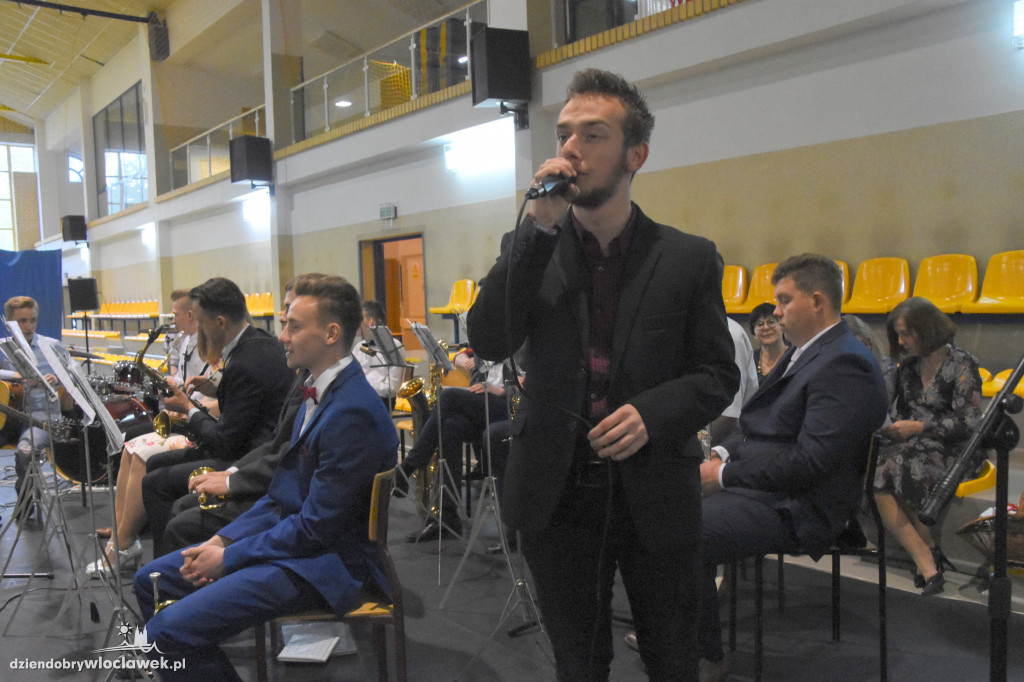 Absolwenci ZSS odebrali świadectwa