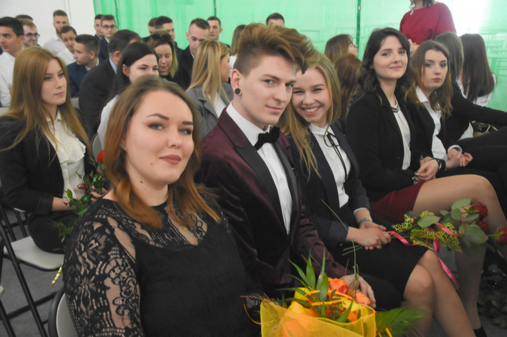 Absolwenci ZST otrzymali świadectwa