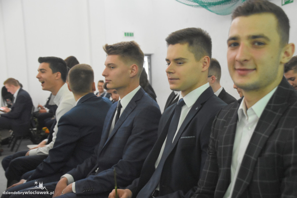 Absolwenci ZST otrzymali świadectwa