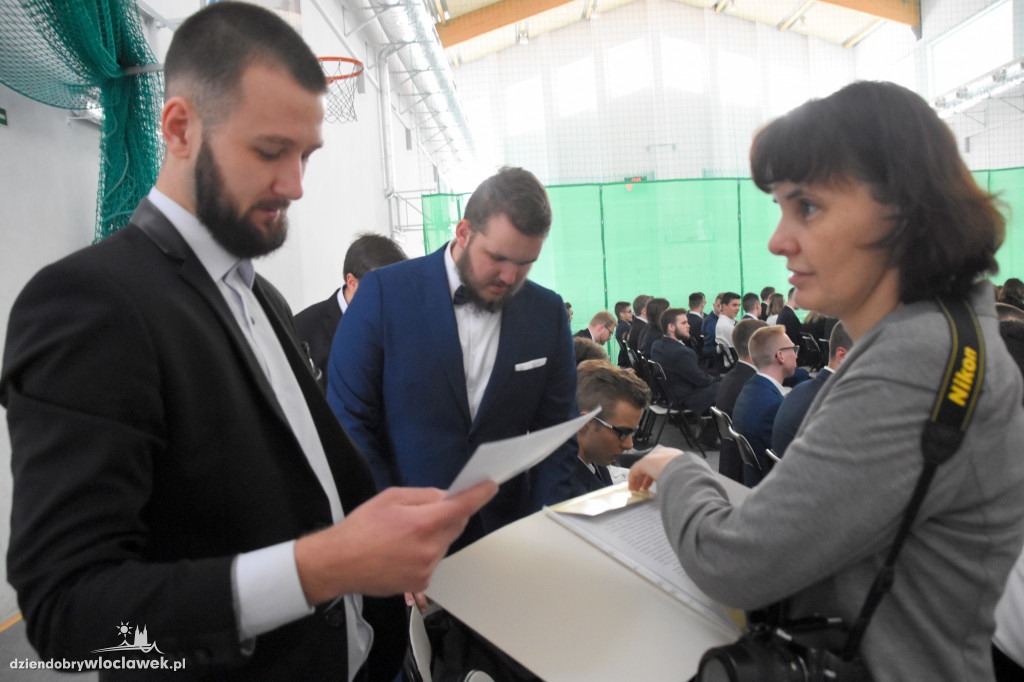 Absolwenci ZST otrzymali świadectwa
