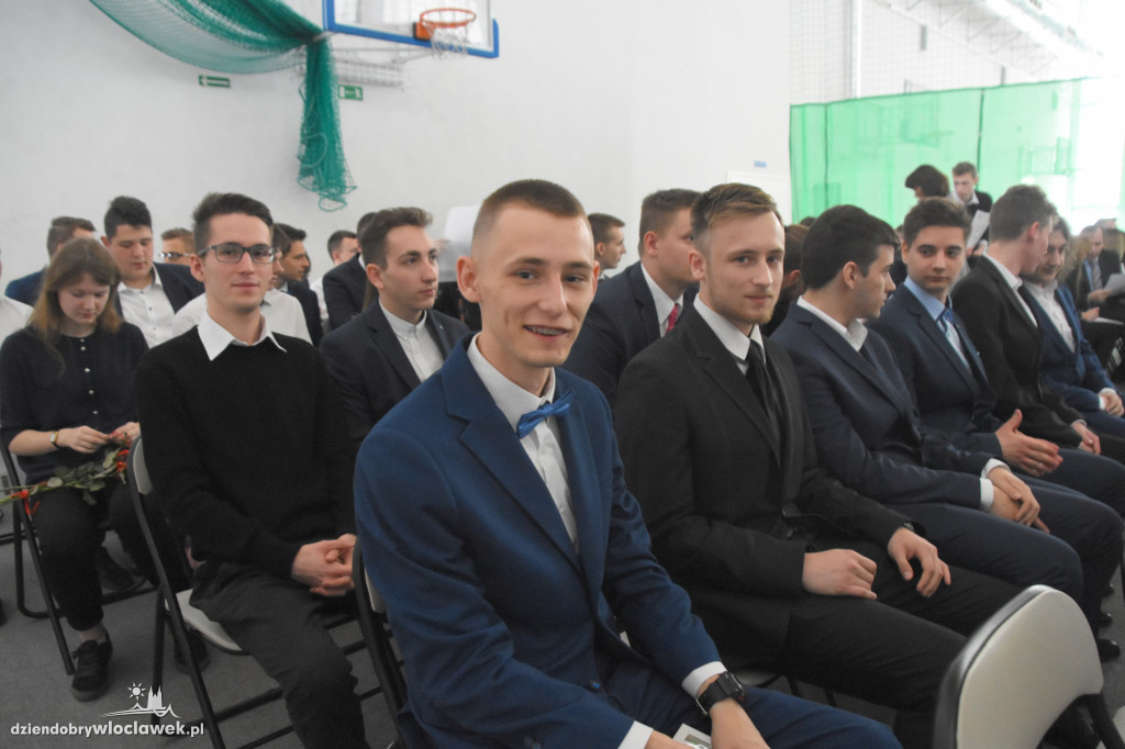 Absolwenci ZST otrzymali świadectwa