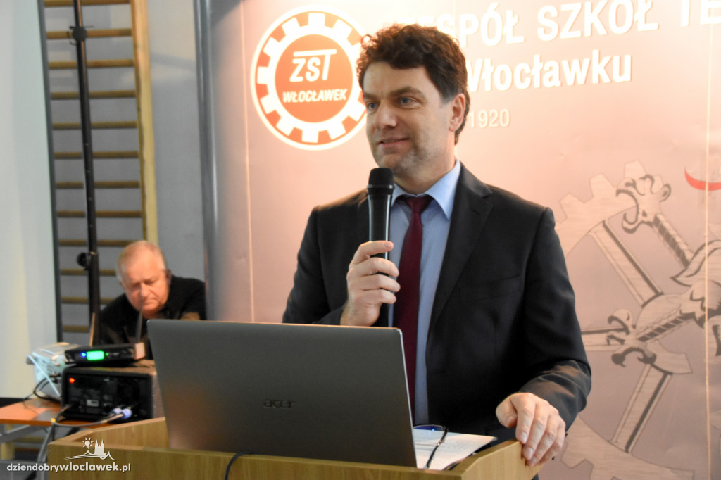 Absolwenci ZST otrzymali świadectwa