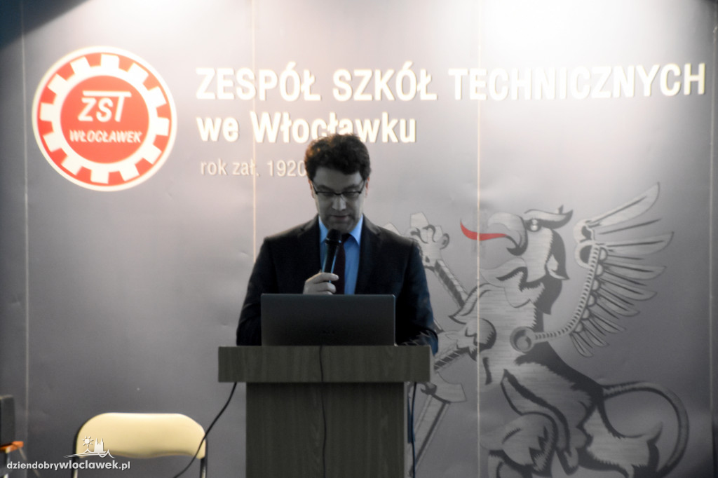 Absolwenci ZST otrzymali świadectwa