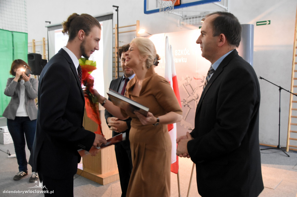 Absolwenci ZST otrzymali świadectwa