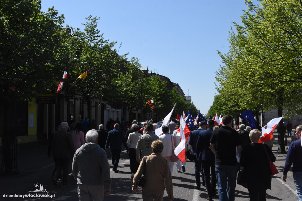 Pochód pierwszomajowy we Włocławku