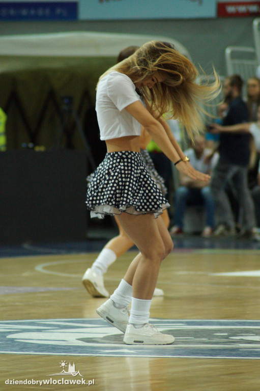 Cheerleaders na 2. meczu play-off