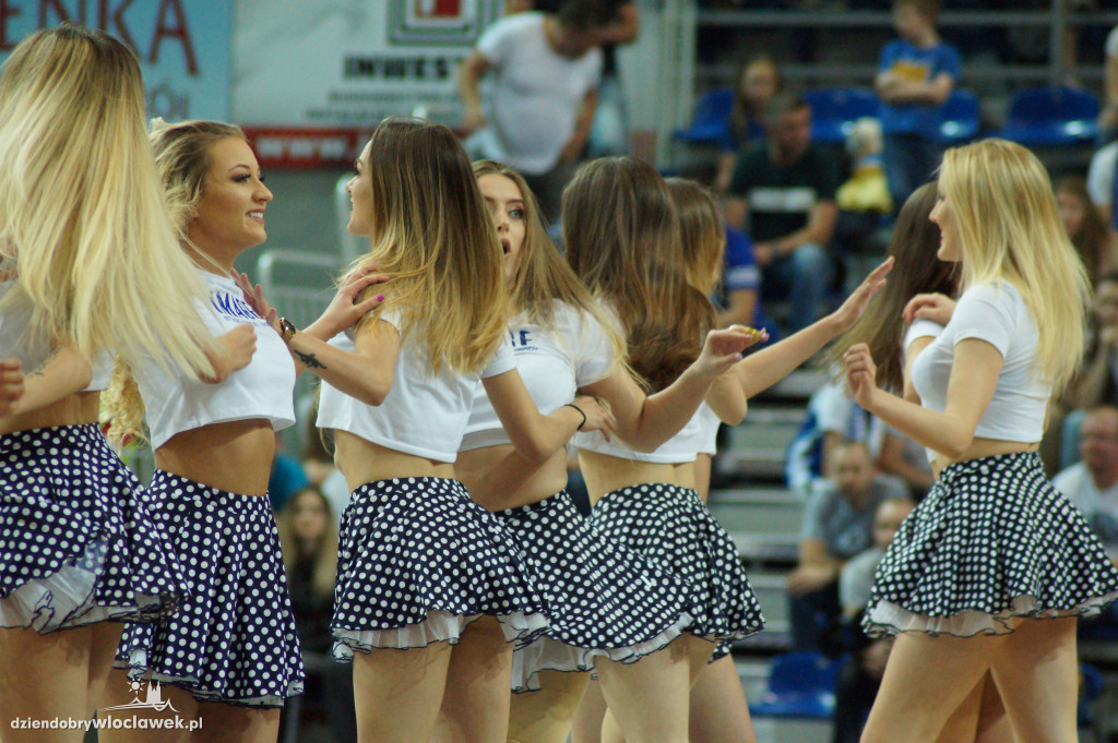 Cheerleaders na 2. meczu play-off