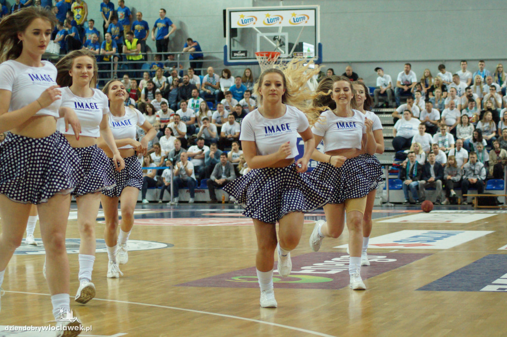 Cheerleaders na 2. meczu play-off