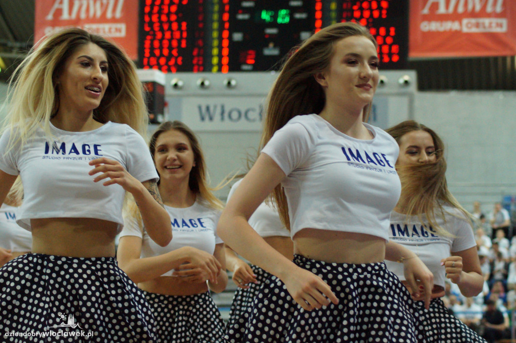 Cheerleaders na 2. meczu play-off