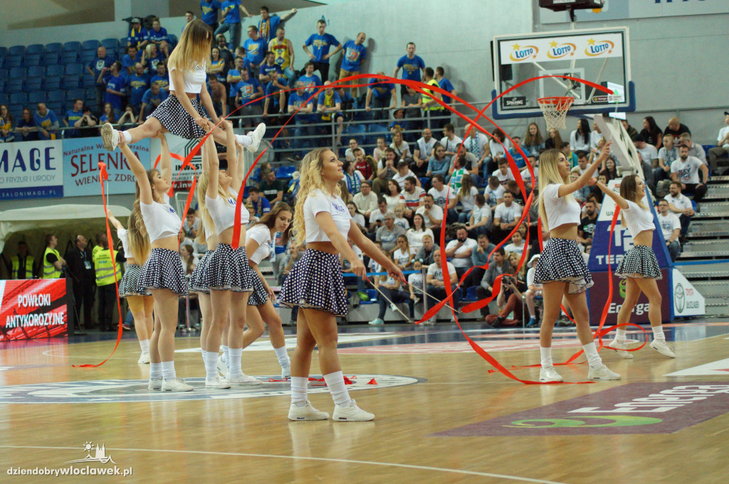 Cheerleaders na 2. meczu play-off