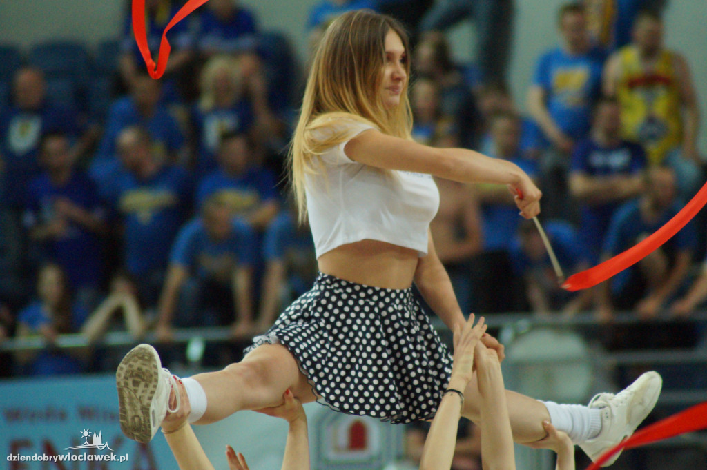 Cheerleaders na 2. meczu play-off
