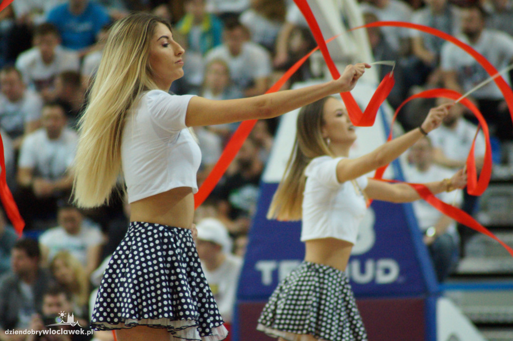 Cheerleaders na 2. meczu play-off