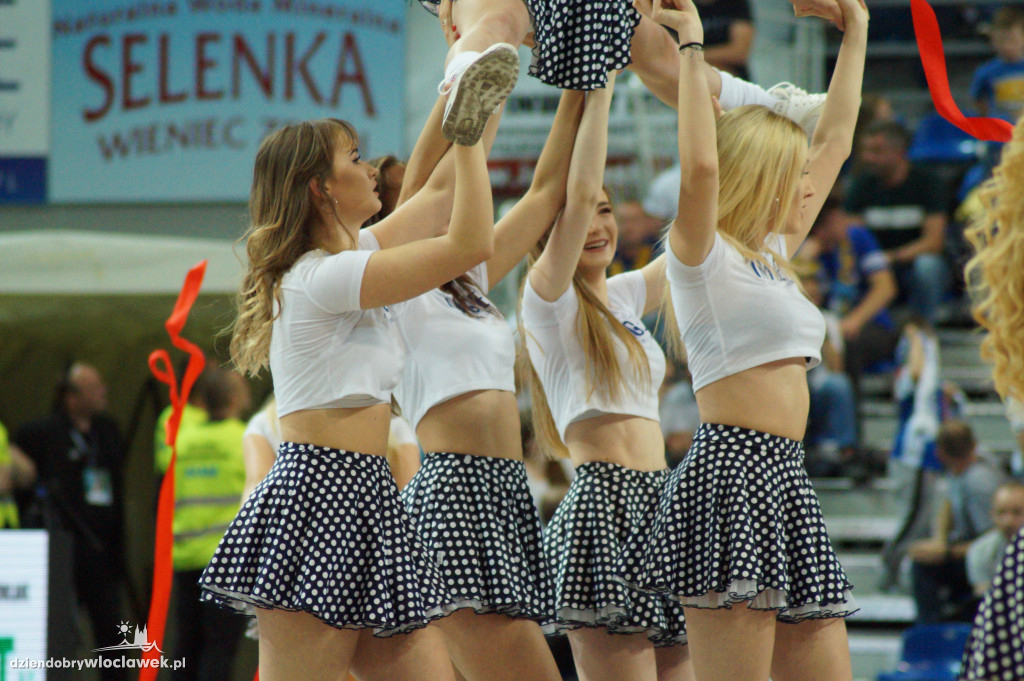 Cheerleaders na 2. meczu play-off