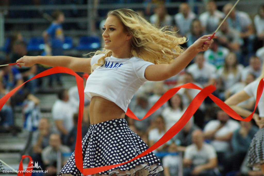 Cheerleaders na 2. meczu play-off