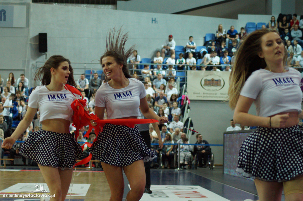 Cheerleaders na 2. meczu play-off