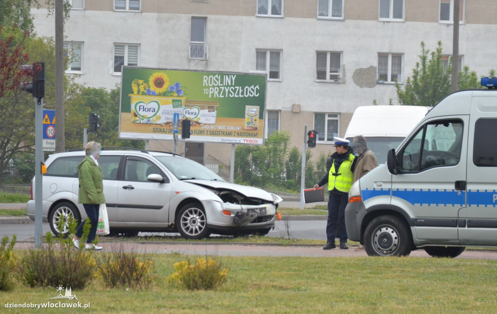 Kolizja na skrzyżowaniu przy Tesco