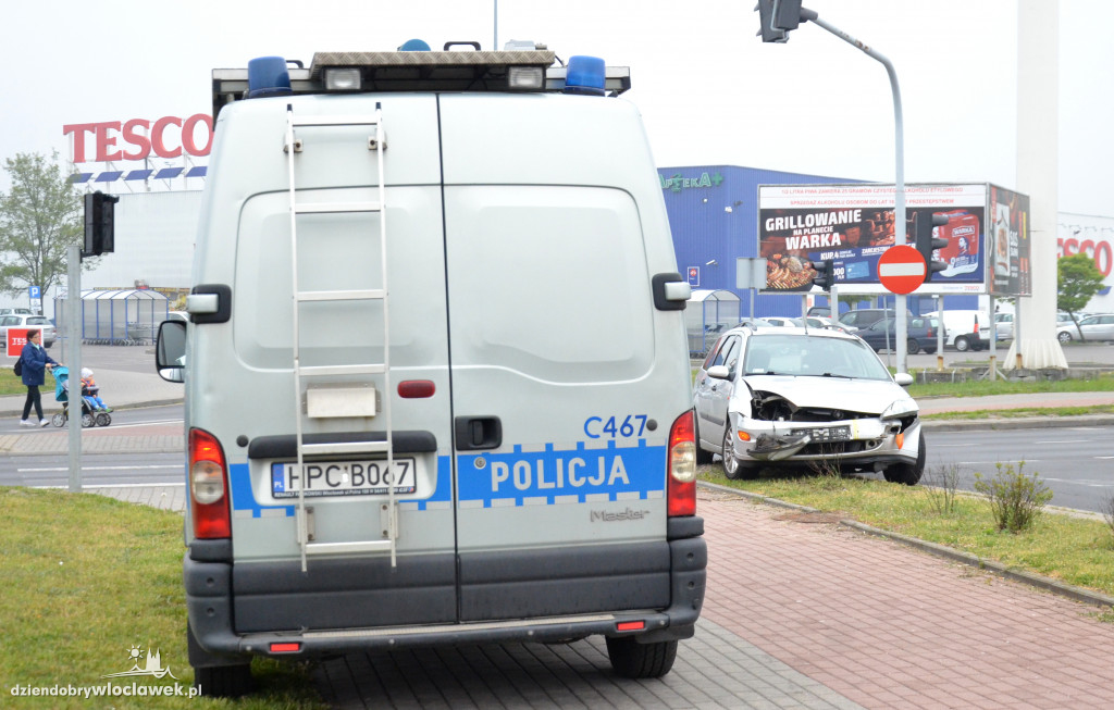 Kolizja na skrzyżowaniu przy Tesco