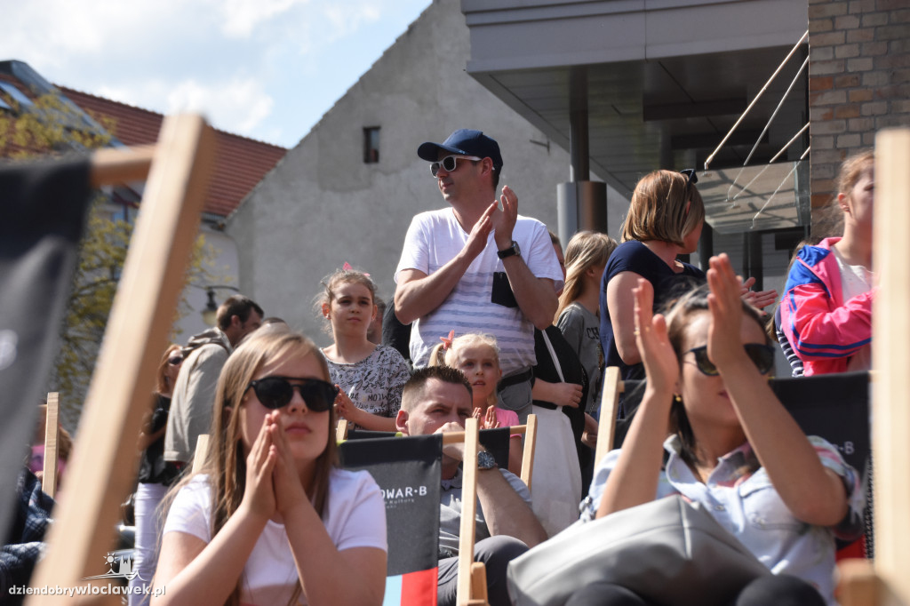 Cyrk na dziedzińcu CK Browar B.