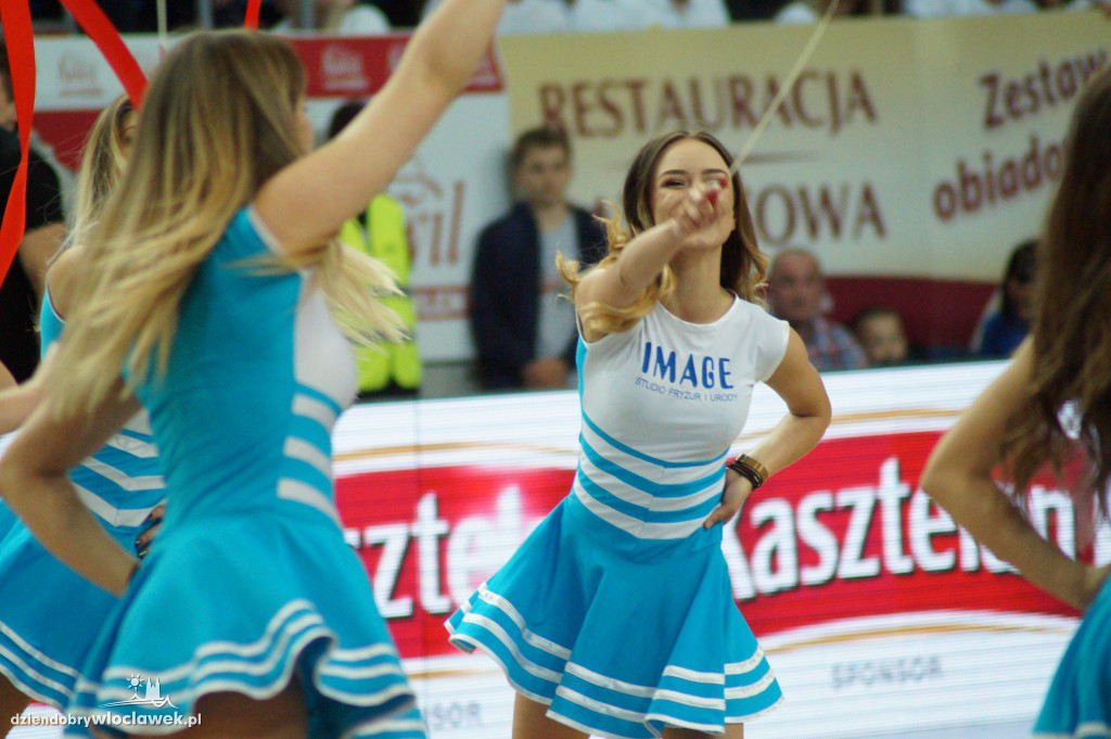 Cheerleaderki na 4. meczu z Arką