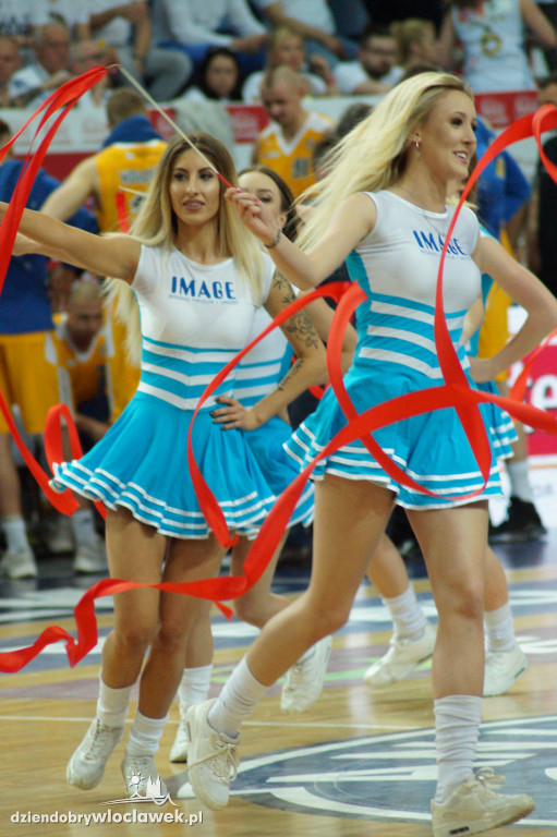 Cheerleaderki na 4. meczu z Arką