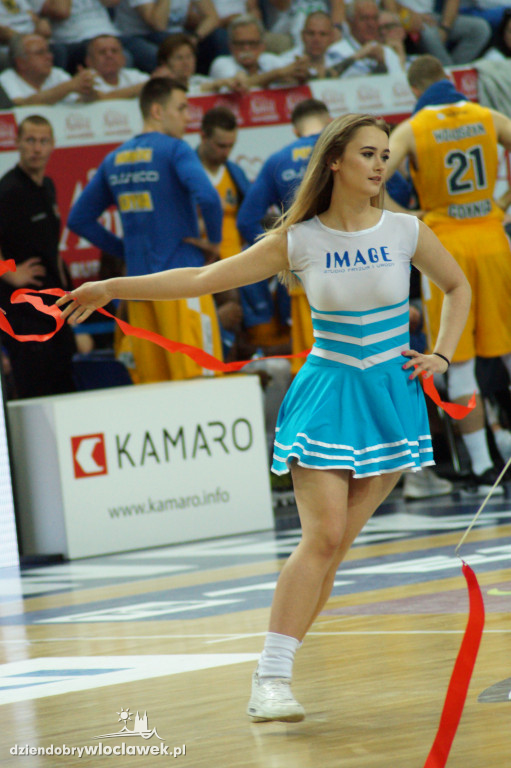 Cheerleaderki na 4. meczu z Arką