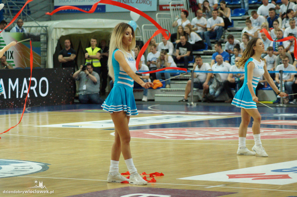 Cheerleaderki na 4. meczu z Arką
