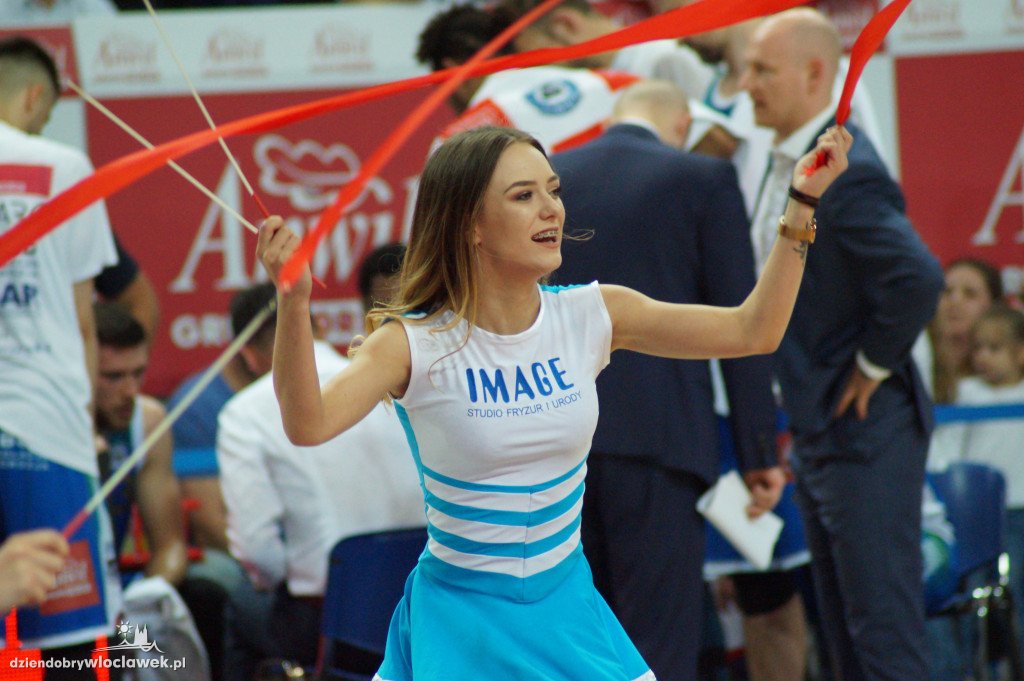 Cheerleaderki na 4. meczu z Arką